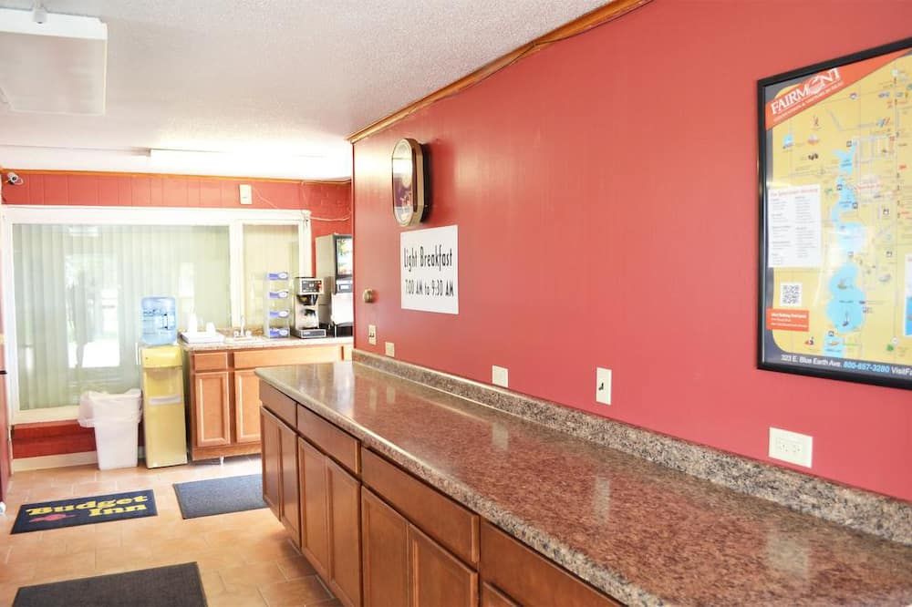 Budget Inn / 1 King Bed-Non Smoking - Fairmont