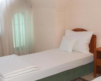 Korona Panzió - Debrecen - Bedroom