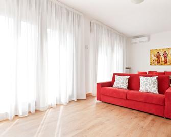 Santa Rita Roomy Apartments - Padua - Oturma odası
