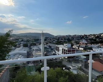 Casa Bela Vista no centro São Roque - São Roque - Parveke