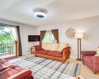 Lakefront Family Retreat with Private Dock! - Rice Lake - Soggiorno