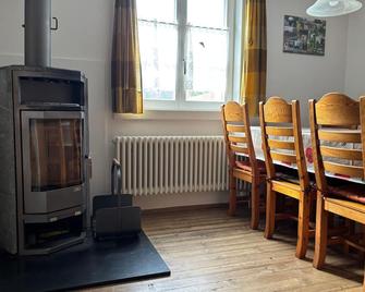 Holiday apartment 'Tieroase' on a farm with horses and donkeys - Eschenz - Comedor