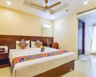 Fabexpress Deccan Heritage - Nr Iskon Temple , Abids - Hyderabad - Bedroom