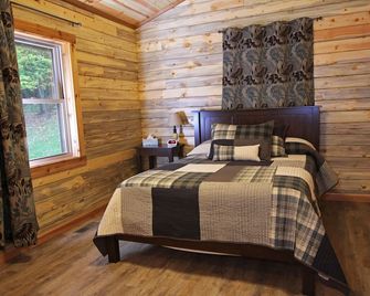 Sleepy Bear at Tranquil Acres - Millersburg - Bedroom
