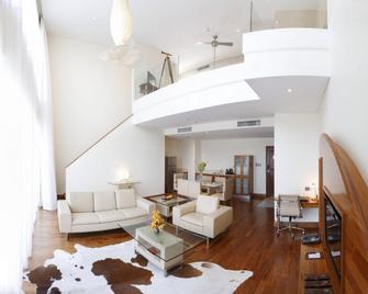 Airways Hotel - Port Moresby - Living room