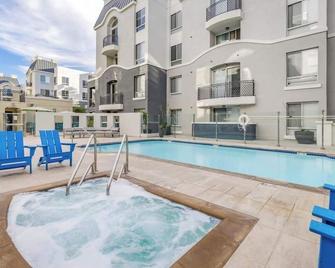 Happy Haven: Spacious 1 Bedroom - Marina del Rey - Basen