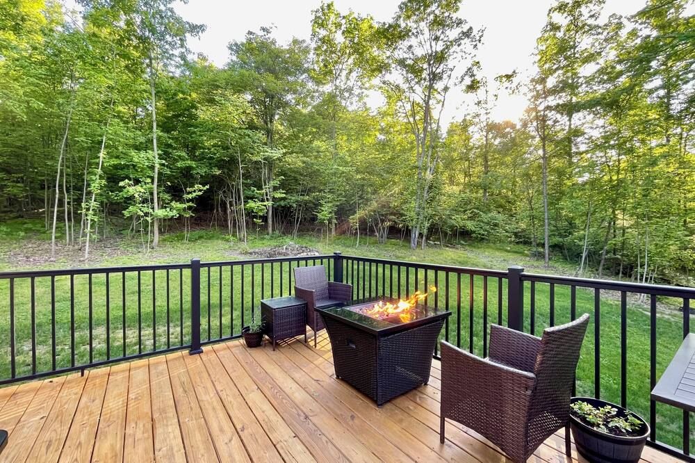 Cozy, peaceful home close to: PSU Football/State College/Altoona/Raystown Lake.
