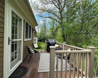 Welcome to Serenity Cottage! - Galena - Balcony