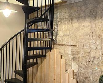 Village House In The Heart Of La Flotte - La Flotte - Schody