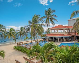 Sunbreeze Hotel - San Pedro Town - Pool