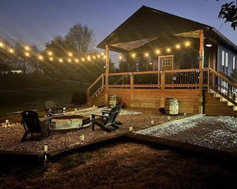 Bourbon Barrel Cottages #2 of 5 on Kentucky trail - Lawrenceburg - Patio