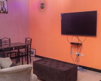 Legacy Apartment Phase 1 - Brufut - Sala de estar