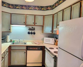 Cozy, close to town, shops/dining. TV/DVD, AC, pet-friendly. AL118 by LRS - Woodstock - Kitchen