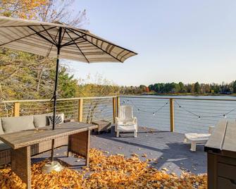 Waterfront Duluth Cabin with Deck and River View! - Duluth - Patio