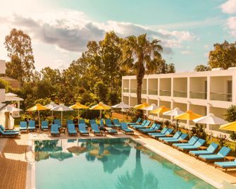 Nasos Hotel & Resort - Moraitika - Pool