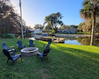 Summer Adventures on the Lake! Bring your boat - Eustis - Patio