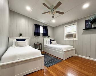 Home in the Heart of Alex Bay Near Boldt Castle! - Alexandria Bay - Ložnice