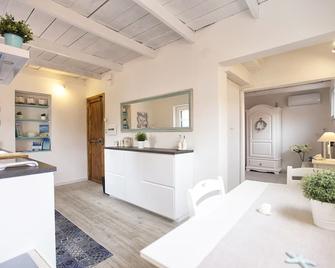 Elegant apartment in the heart of the historic center a step away from the sea. - Alghero