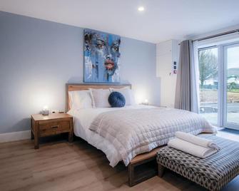 Suite 6 - Sleeping Giant Hotel - Pen Y Cae Inn - Brecon - Bedroom