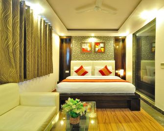 Hotel Elegance - New Delhi - Bedroom