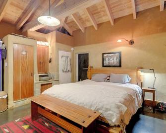 Centrally Located Santa Fe Studio Near Town! - Santa Fe - Bedroom
