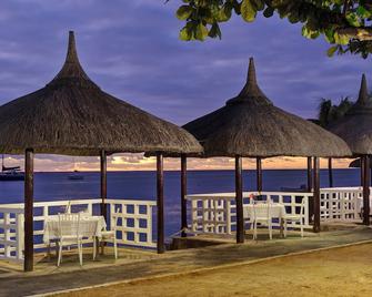 Coral Azur Beach Resort Mont Choisy - Mont Choisy - Innenhof