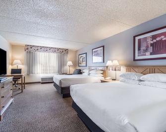 Red Lion Inn & Suites Goodyear Phoenix - Goodyear - Bedroom