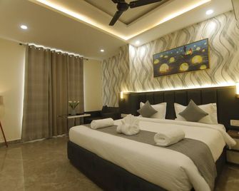 White Panda Hotels Paarth Grand - Харідвар - Спальня
