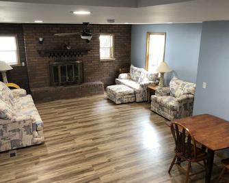 Lakefront home Wonder Lake IL - Close to Lake Geneva and Twin Lakes Wi - Wonder Lake - Living room
