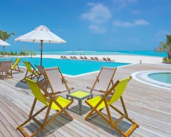 Innahura Maldives Resort - Olhuvelifushi - Piscina