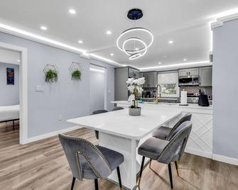 Luxury 3BR House in Charlotte - Charlotte - Comedor