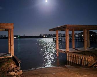 Serene cabin, relax and recharge! Great Internet! - Lake Village