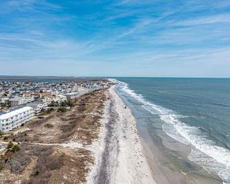 4 bdrm , 2 bath beach house 1 1/2 blocks from beach! - Brigantine - Beach