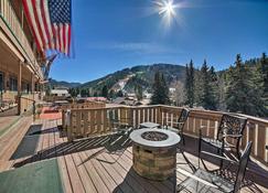 Red River Condo with Fire Pit half Mi to Slopes! - Red River - Balcony