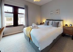 Stayzo 2br House Accommodation In Peterborough - Peterborough - Bedroom
