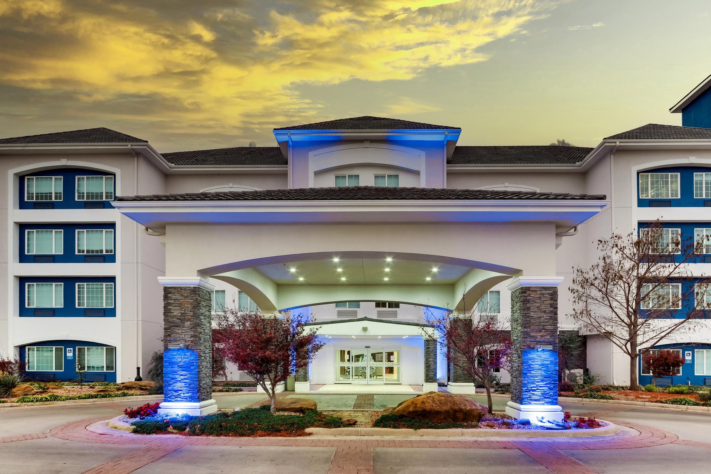 Holiday Inn Express & Suites Ardmore By IHG - Ardmore - Budova