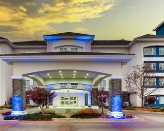 Holiday Inn Express & Suites Ardmore By IHG - Ardmore - Budova