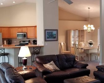 Black Diamond Beauty with Concierge Service - Lecanto - Sala de estar