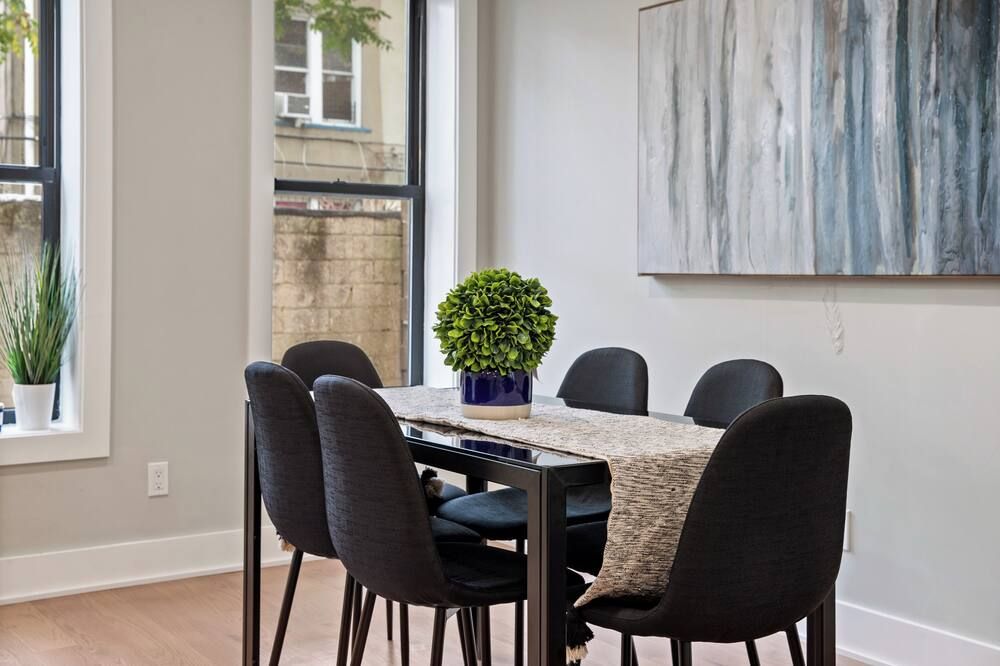 Spacious 3-bedroom apartment with WiFi, AC in charming Brooklyn - بروكلين - غرفة طعام