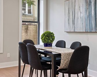 Spacious 3-bedroom apartment with WiFi, AC in charming Brooklyn - بروكلين - غرفة طعام