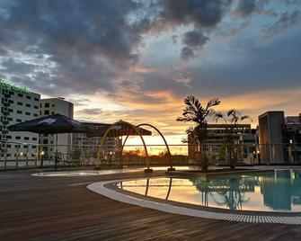 Sabah Oriental Hotel - Kota Kinabalu - Pool