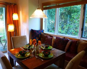 Jackson Hole Condo, 5 Miles from Grand Teton National Park,4 miles to ski resort - Wilson - Dining room