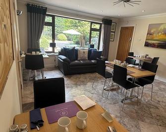 Barncroft Luxury Guest House - Solihull - Dining room