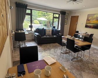Barncroft Luxury Guest House - סוליהול - חדר אוכל