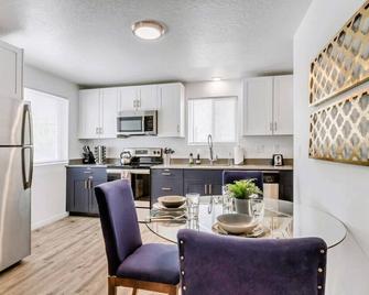 Charming 2br W King Queen Close To Slc - Salt Lake City - Kitchen
