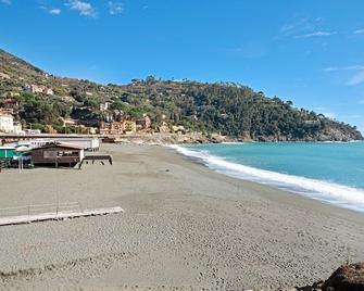 Bilocale il Castello con parcheggio - Bonassola - Spiaggia