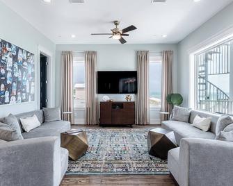 'Trifecta East' Large Family Beachfront Home - Laguna Beach - Living room