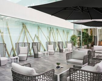 Sheraton Milan Malpensa Airport Hotel & Conference Centre - Ferno - Terasa