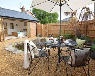 The Knox - Beautiful Two Bed Cottage Near Orford - Woodbridge - Patio