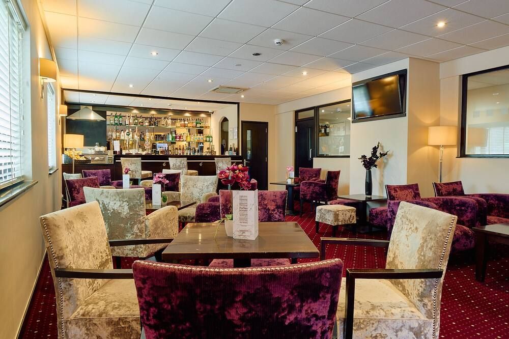 The Briar Court Hotel - Huddersfield - Lounge